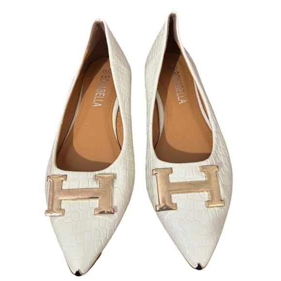 Women’s Off White Croc-Embossed Faux Leather Flats with “H” Gold Accent Sz 6.5 - Picture 3 of 13